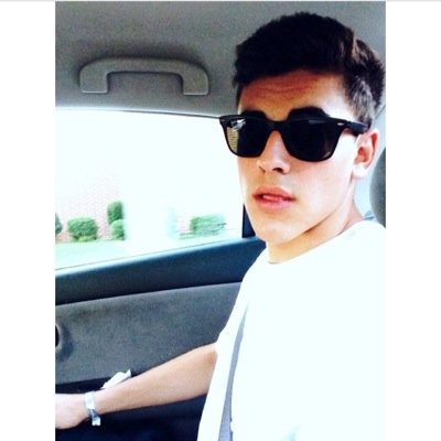 thirstgilinsky's profile picture. Can i have some chips? *takes whole bag & walks away*