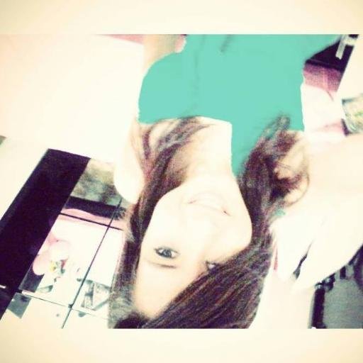 BELIEBER ♥ ♥ 18 anos .
   Sou ciumenta, boba, insegura, romântica, chorona, mandona, orgulhosa, irônica, sonhadora, exagerada e dramática. Gostou? Follow-me. *
