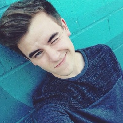 I love O2L and connor franta and music because they are amazeballs.