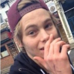 please follow @ribbonlukey ily
https://t.co/wdjlaaxMHj