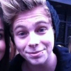 BABE, LUKE LOVES YOU A LOT OKAY @erhwinn