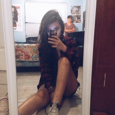 punkful_'s profile picture. drunk on the idea of love