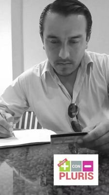 Licenciado en derecho, de 44 años, me gusta el cine, hacer amigos.