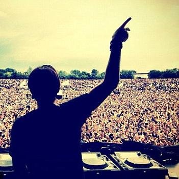 The bottom line from all of this is, I don't care if it's #Digital, I don't care if it's #Vinyl...My goal as a #DJ is to rock a f*cking #crowd. Period!. #JUMP