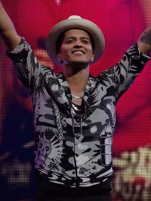 Treasure, that means what you are
Honey you’re my golden star...
You know I'd do anything for ya (Grenade) ♥