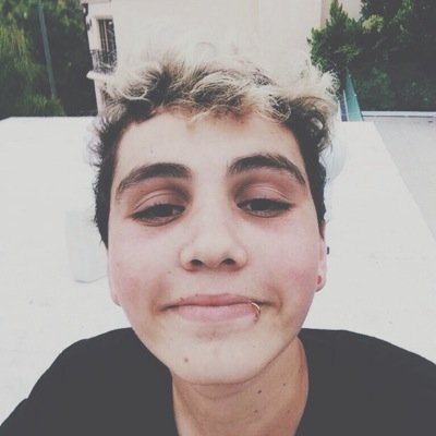 iadoresam's profile picture. @sampottorff follows 
@lohanthony follows
@thats0jack follows
 trevor snapchated me
@onedirection concert yesterday.
goals are coming true