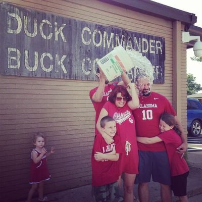 sdseale6's profile picture. Making weird look awesome....5 homeschooled kids at a time!