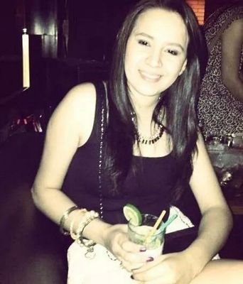 Dueña de una sonrisa que marea !! Demasiado feliz ❤ ✌