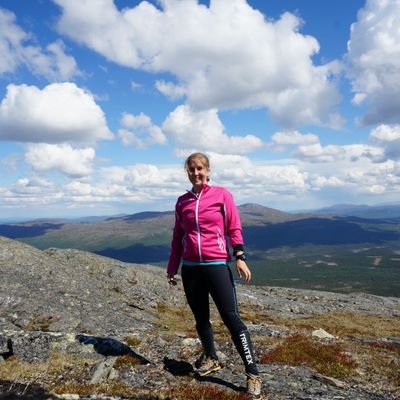 Älskar löpning och friluftsliv. Nybliven mamma samt sen tidigare bonusmamma och matte.