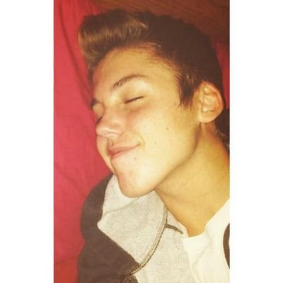 Follow me in my other acound @BelieberIdgaf