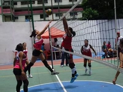 Voleibolista y kickingbolista. Docente de educación física!  Amante de la música y los deportes...