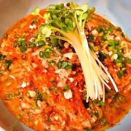 神田にある担々麺の美味しいお店です。大手町ビジネスマン・OL・外国人に超大人気の担々麺のお店。
「しびれ」×「辛さ」×「うまさ」が絶妙にマッチした店主オリジナルの配合調味料で作る担々麺をご堪能ください。通販やってます。Facebookのシェアお願いします！