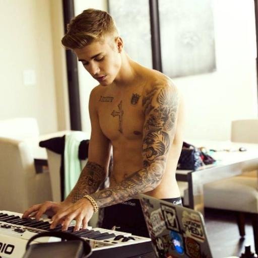 IFacebook: Longfong Sokchan  Line: Rustin_bieber  Instagram: Rustin_Bieber....  I am a Belieber that why I love Canada.! :)