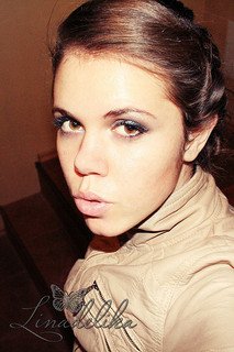 Un saludo tuyo me hizo conocerte, una sonrisa extranarte, un beso quererte. Corazon aldreyer.