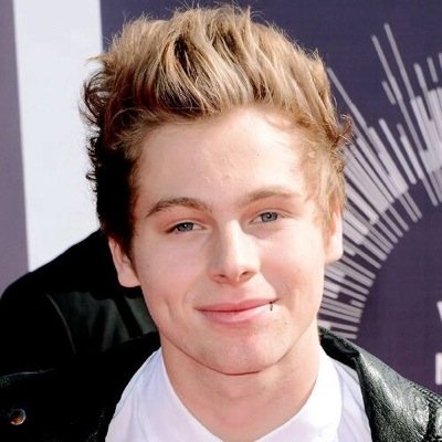 follow my main account @cuddlinLuke5SOS