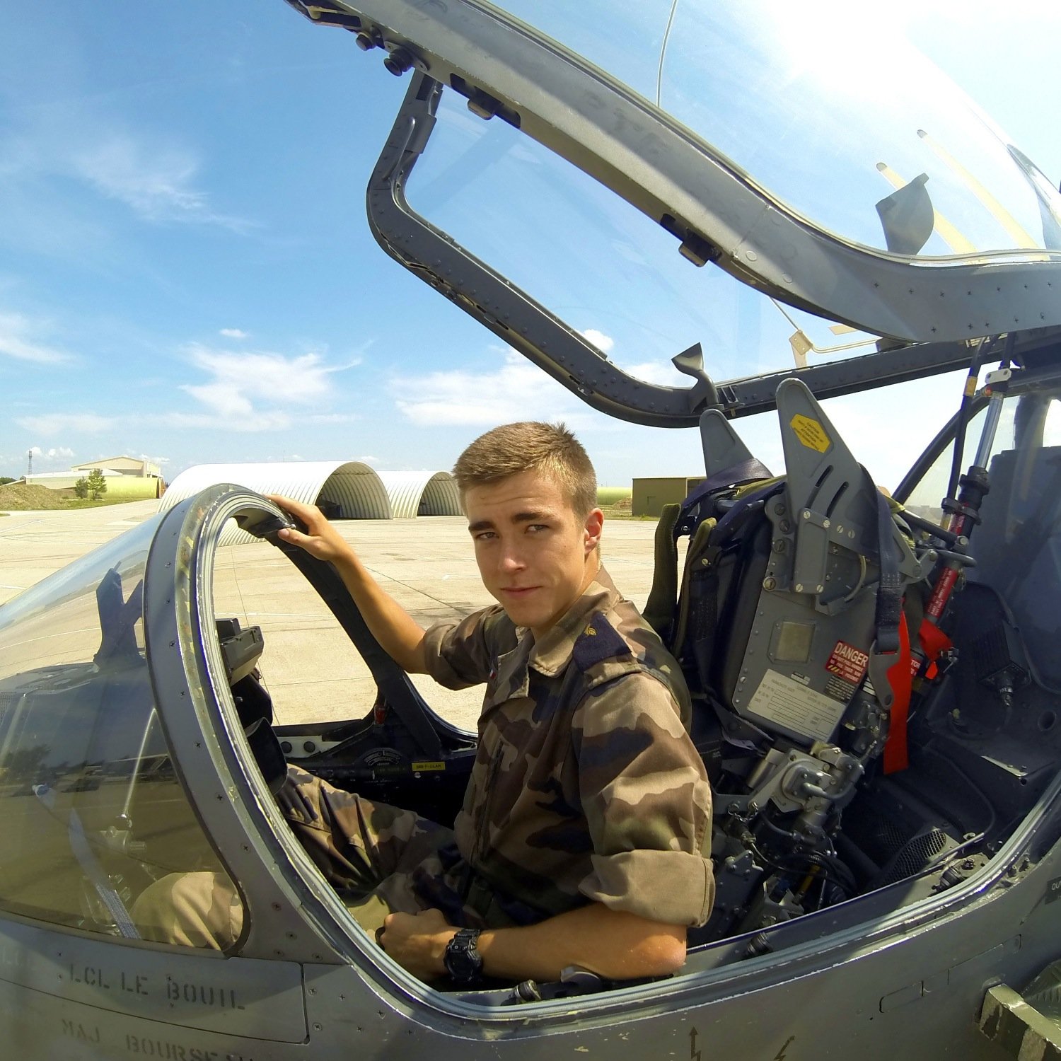 🇫🇷 @Armee_de_lair 🐗 @ReserveMiliFR ✈️