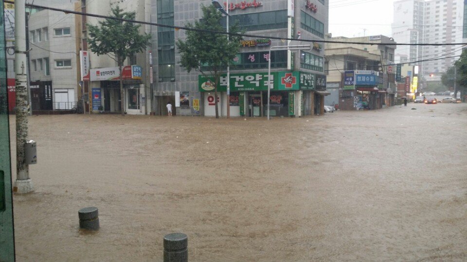 bryoe0k's profile picture. 물난리..
에혀..