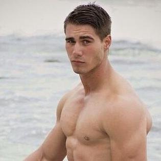 I'm the one who numbs the pain and makes it go away. Brother of @VeneficusNoir [RP|OC|18+|#Mage]