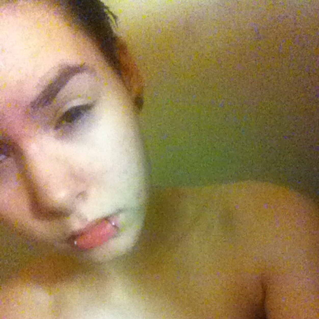 deucebigbelow_'s profile picture. wheres the fun in doing what youre told?