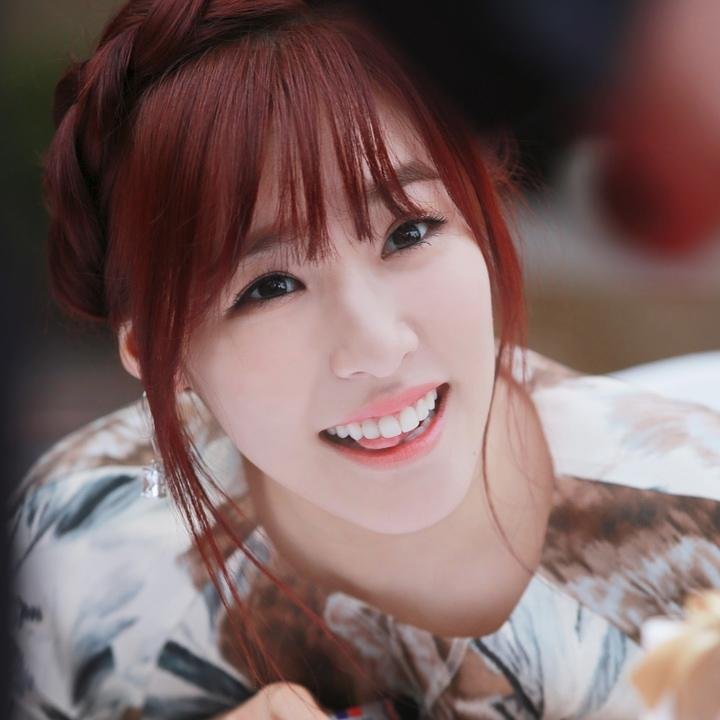 Jpop : B'z, BoA, Itō Yuna                                            Kpop: SNSD, Apink, BoA, f(x)