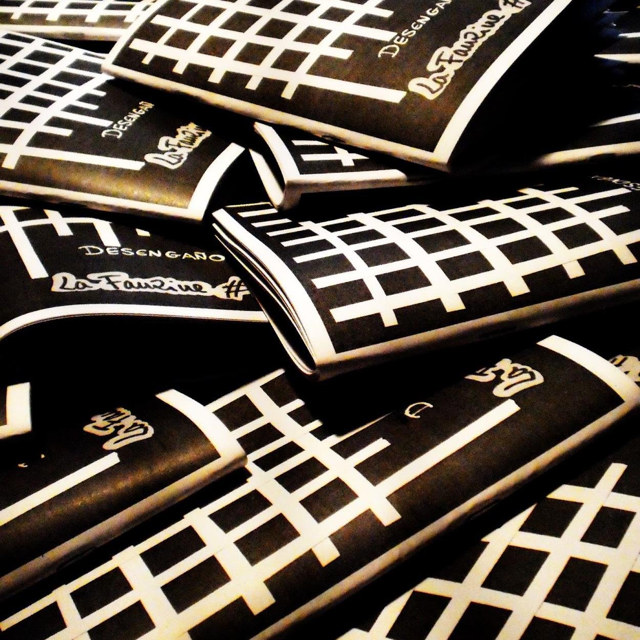 La Fanzine es una publicación independiente, de grapa y fotocopia, gratuita y 100% autofinanciada, ajena a subvenciones y muy molona.  
Desde 2009.