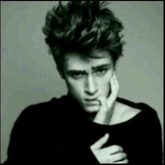 AshwagA20's profile picture. يسألوني بالهوى عندك حبيب ؟ قلت قلبي يعشقه وحبه زُلال قالوا حظه منهو إللي له نصيب ؟ قلت : ياسر وماقبل ياسر الا الہلال HFC“