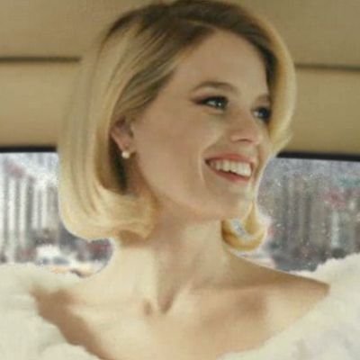 Looking for my Donald, searching for a happy ending. Now owning a boutique in Storybrooke. #Single (Disney/OUAT RP)