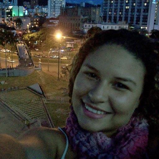 Estudiante ingeniería industrial. Barranquillera. Full soñadora, fresca... feliz. Con Dios de corazón.