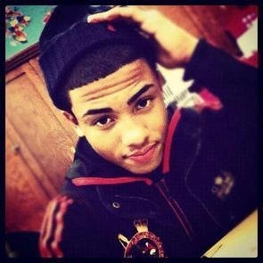 Unconsciovs's profile picture. Même si j'ai suffisement de voix j'vivrai jamais à l'Élysée