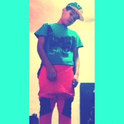 Hola :) follow me and follow back Hola✌ soy Brayan un niño loco que te ara reir divertir mucho mas de lo que te diviertes HAHAHAHA SIGANME TODOOOOOS amor.