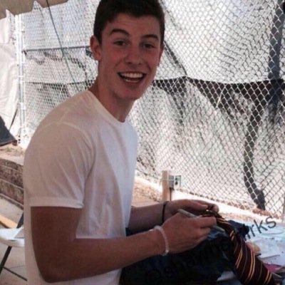 go follow @autumnshawn because she gave you a free follow ok