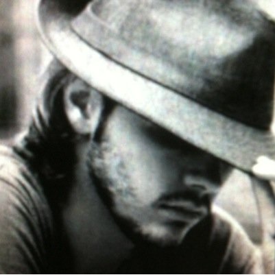 MeeeeBieber's profile picture. 