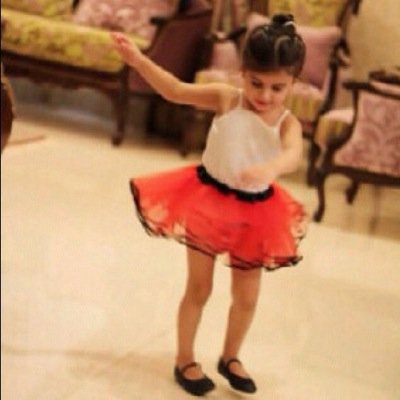 ‏قالوا : نصف الراحة : عدم مراقبة الآخرين ، ونصف الأدب : عدم التدخل في ما لا يعنيك ، ونصف الحكمة : الصمت . جدد ترا ملينا وانتم تراااقبوني:((