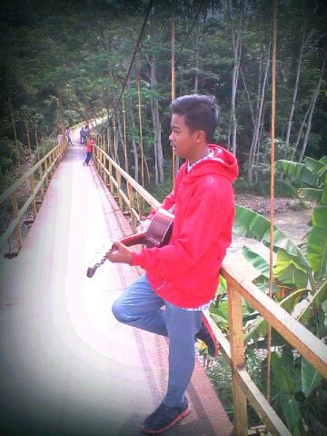 Kalo kamu cari yg sempurna. Aku mundur. Tapi kalo kamu cari yg setia dan bisa bahagiain kamu. Aku berdiri paling DEPAN. :)☺