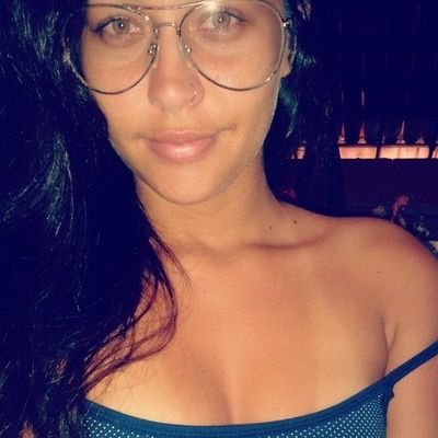 - De qee adianta eu escrever BIO se vsee vai me julgaar pelo AVATAR? deixo qee vsee tire suas próprias conclusões... depois vc me contaa... Ok?