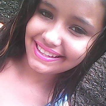 Se quiser derrubar alguém, apenas sorria. Pois a felicidade alheia incomoda os invejosos.