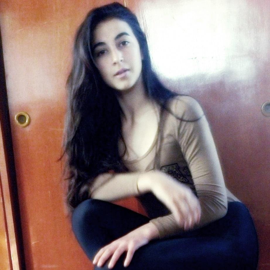 Siempre fue así nuestro asunto, 
le falta de acá, le sobra de allá, 
retocandolo, pero siempre juntos...siempre juntos ♥  Seguime, te sigo, nos seguimos (?