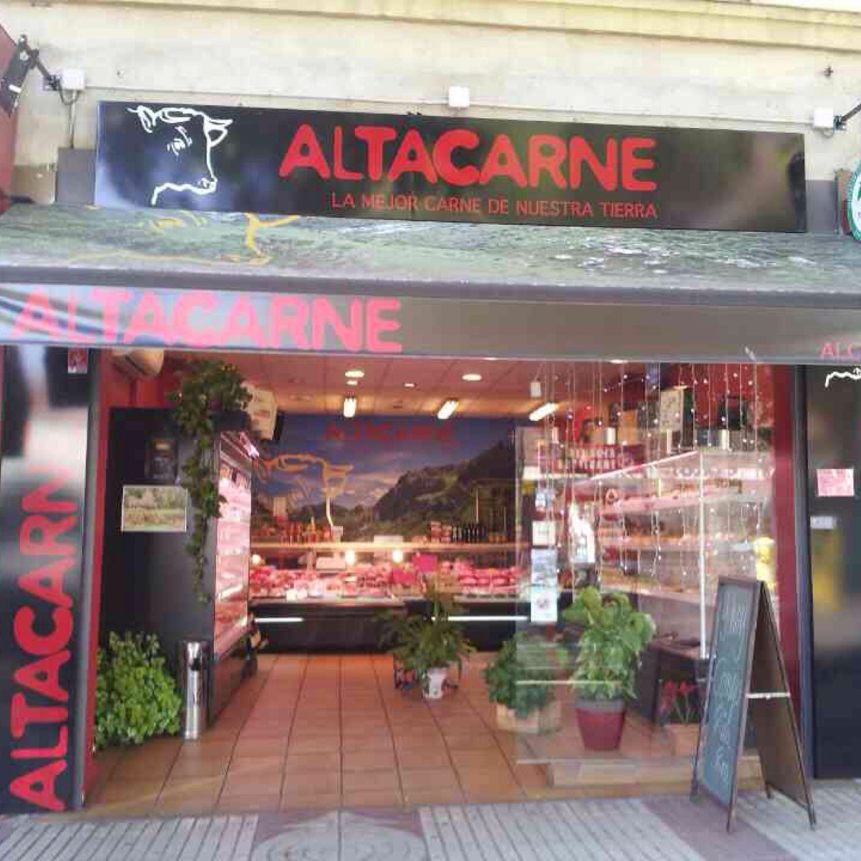 La mejor carne Asturiana de todo Madrid, certificada. Ven a vernos a la calle Alcalá 311. Telefono 914043490.
