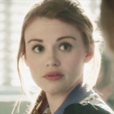 hey I just gave you a free follow because I think you are so amazing. did you remember to smile today? :) please go follow me on @reedusfcknsluts i love you :)