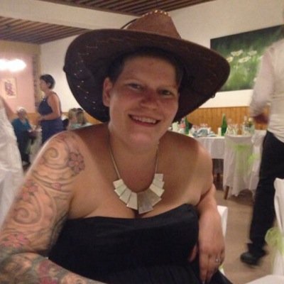34 - female - austria