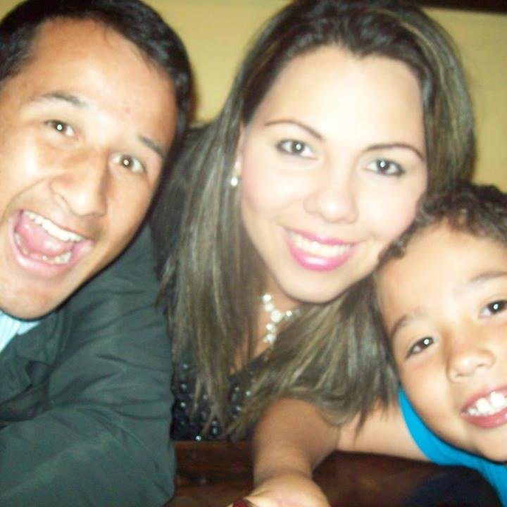Ríe cuando estés triste, llorar es demasiado fácil !!
Simplemente sencilla y alegre...
http://t.co/IRyLhQf2d5