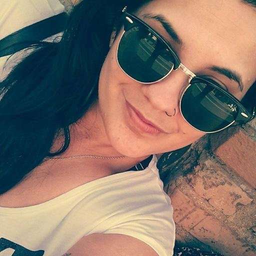 A alegria evita mil males e prolonga a vida....
