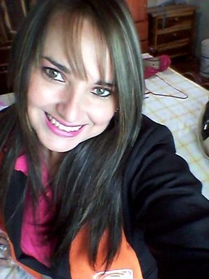 mujer,madre,esposa amante del teatro y la cocina