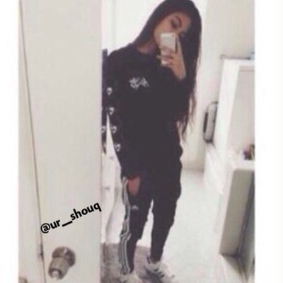 ‏‏‏شوي هبال وبتعيش حياه مع امي وابوي وبتمشي♡             ........Tiaf