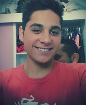Eu sou bicho solto, minha mente é meu guia, minha cara é da um pião e fumaça todo dia ♪