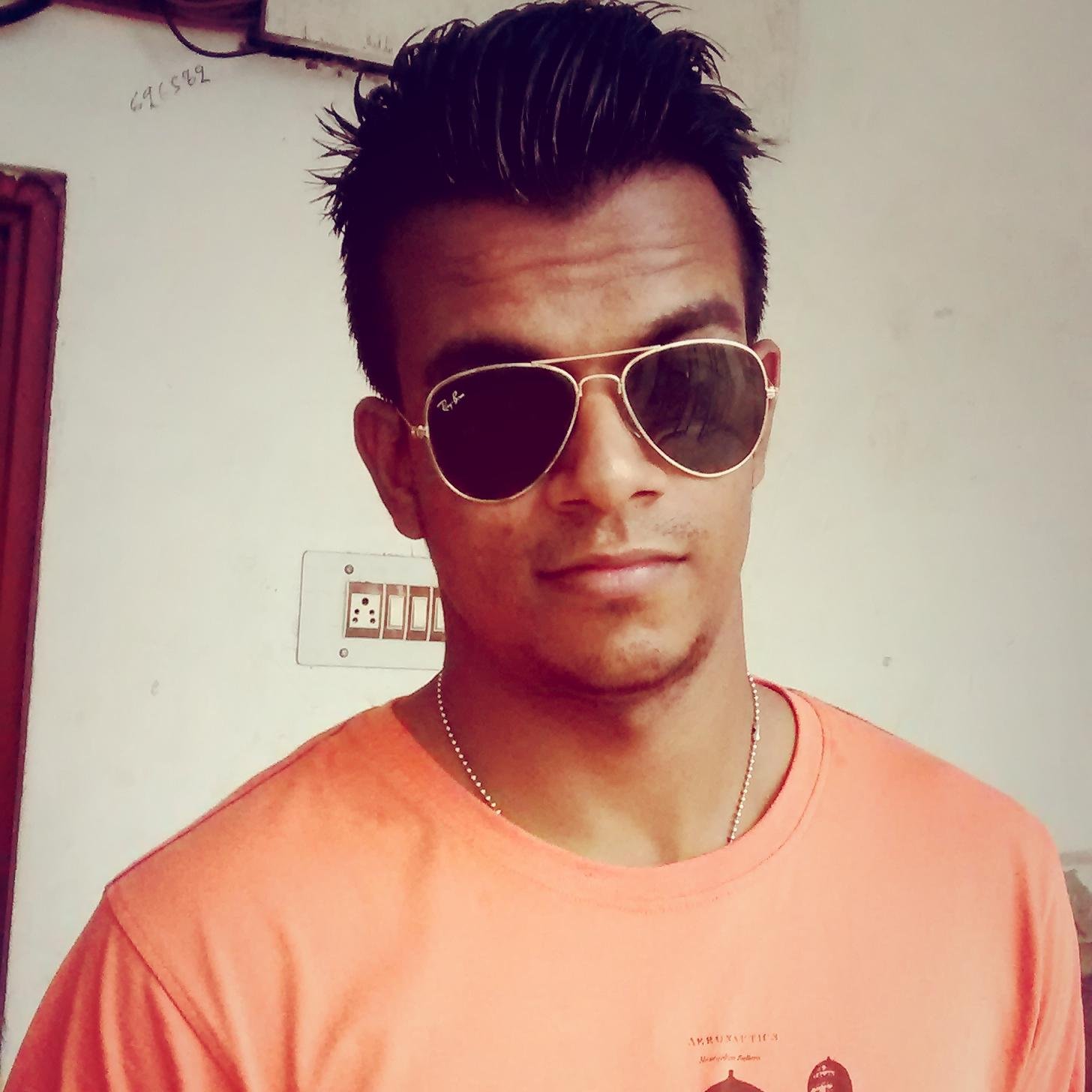 # Hardcore Gamer # Real Madrid # Music & Movie Lover #  Foodie # Fan of @Cristiano :)