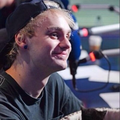 free follow from @5sos90210 just ask her for a follow back