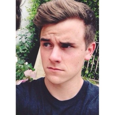 oh_tew_ell's profile picture. ♡ here's a free follow ♡ but can you follow my personal? @frantasticxcon ♡