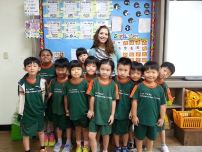Hello! We are a second grade class and want to become more global and interact with other students around the world!