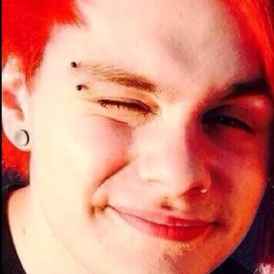 Hi! :) @deIukesionaI thinks ur cute so you should follow her instead of this account❤️